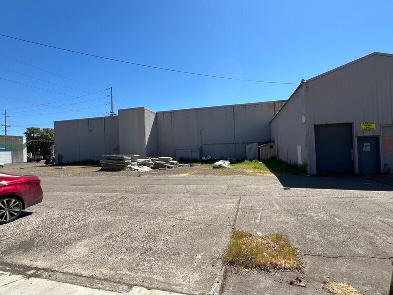 More Photos Of 170 Division St NE, Salem Manufacturing For Sale