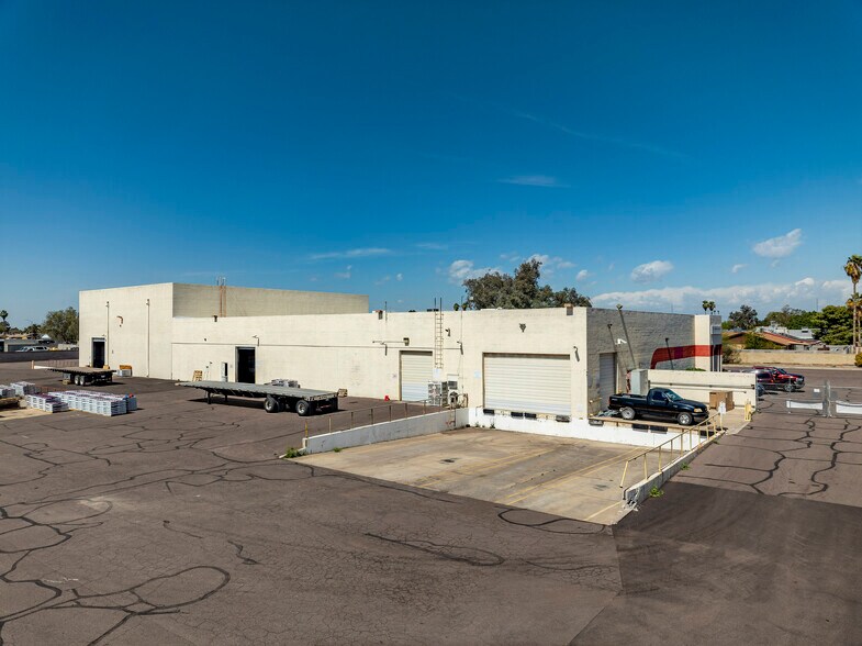 Primary Photo Of 2727 W Grovers Ave, Phoenix Warehouse For Lease
