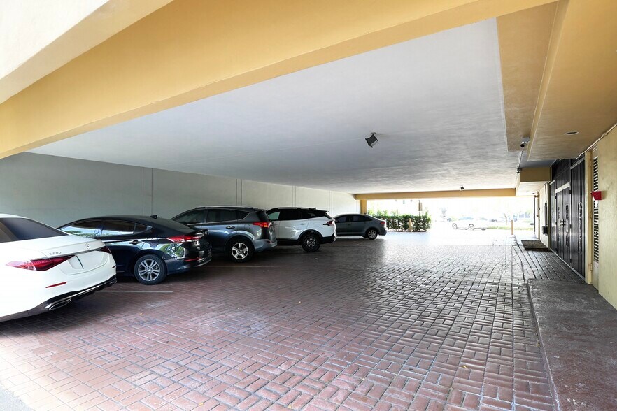More Photos Of 2826 E Oakland Park Blvd, Fort Lauderdale Office For Sale