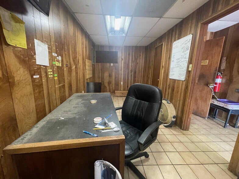 More Photos Of 1601 N Shepherd Dr, Houston Warehouse For Lease