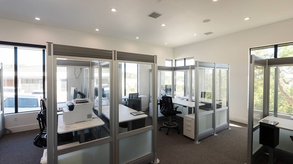More Photos Of 3503 Wild Cherry Dr, Austin Office For Sale