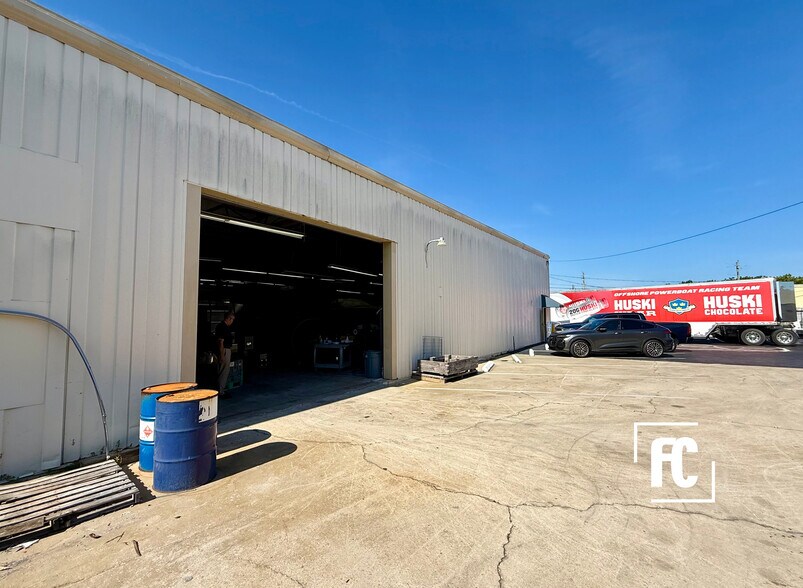 More Photos Of 1880 SE Federal Hwy, Stuart Warehouse For Lease