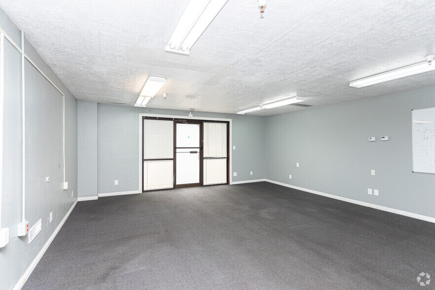 More Photos Of 225 E 900 S, Provo Manufacturing For Lease