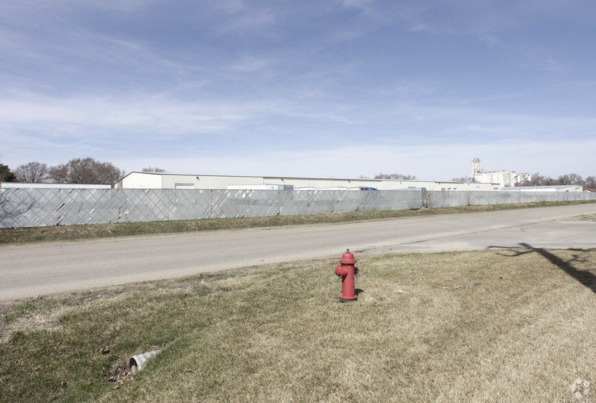 More Photos Of 505-515 S Main St, Fremont Warehouse For Lease