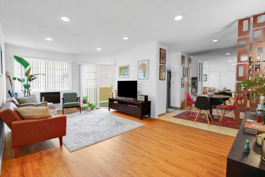 More Photos Of 939 Larrabee St, West Hollywood Apartments For Sale