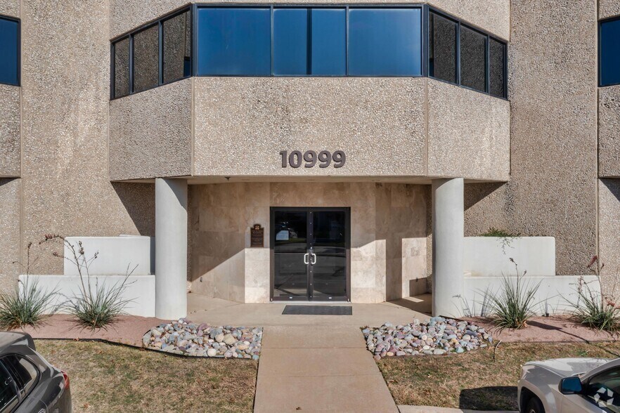 More Photos Of 10999 Petal St, Dallas Industrial For Sale