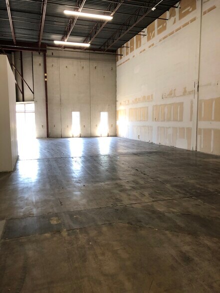 More Photos Of 1140-1146 Booth St, Kansas City Light Manufacturing For Lease