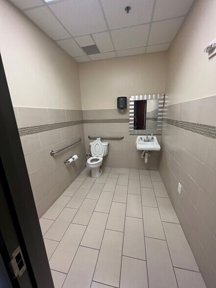 More Photos Of 3060 Communications Pky, Plano Medical For Lease