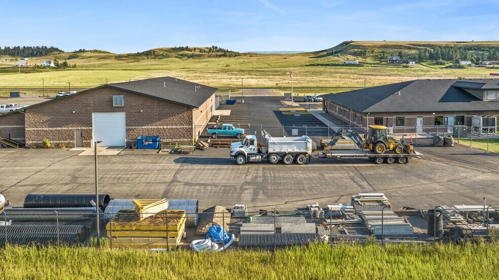 More Photos Of 920 NE Main St, Lewistown Office For Sale