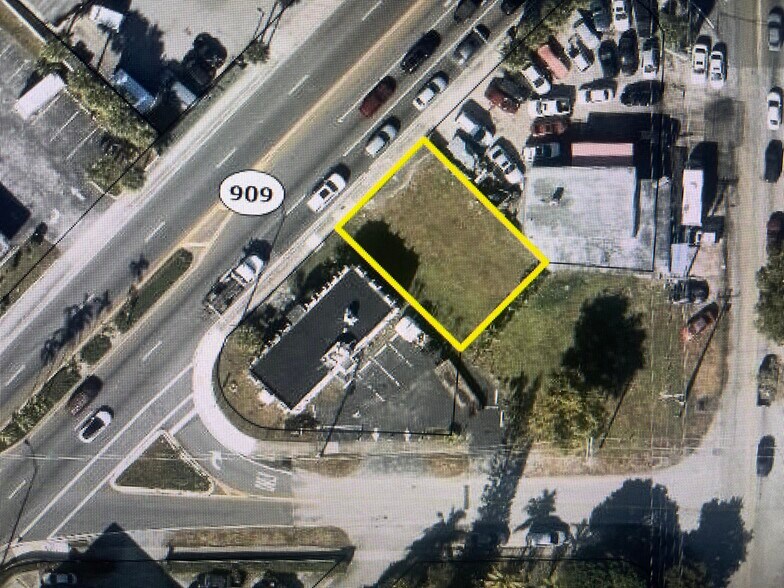 More Photos Of 14205 W Dixie Hwy, North Miami Medical For Sale