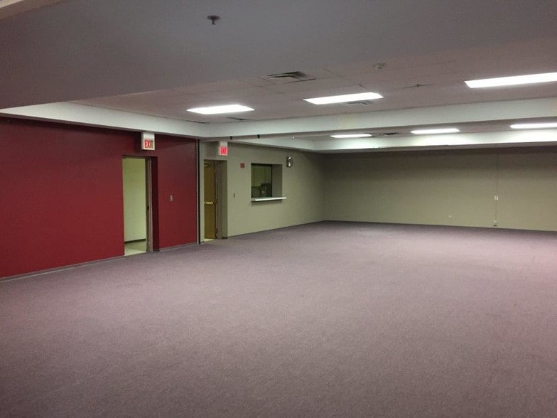 More Photos Of 329-331 S York Rd, Bensenville Daycare Center For Lease