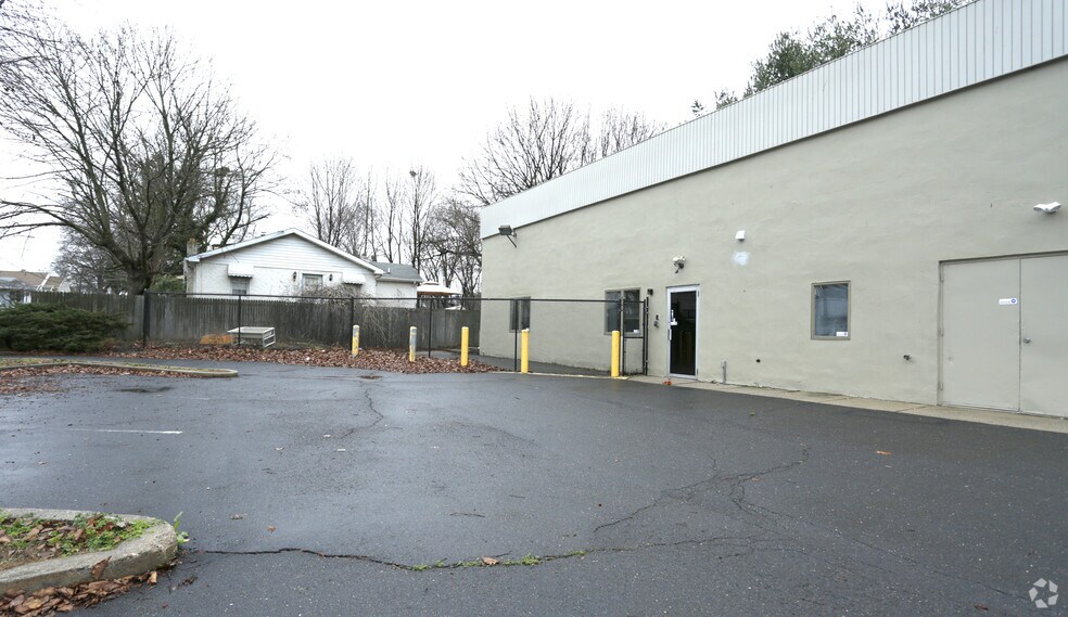 More Photos Of 1202 S Olden Ave, Hamilton Office For Sale