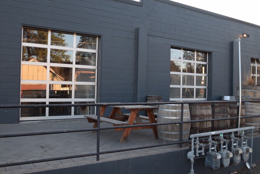 More Photos Of 30 SW Century Dr, Bend Warehouse For Lease