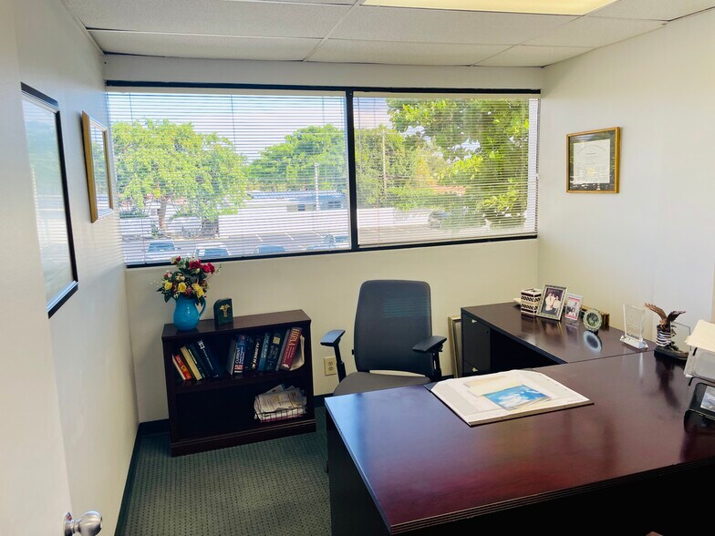 More Photos Of 2201 NE 52nd St, Lighthouse Point Medical For Sale