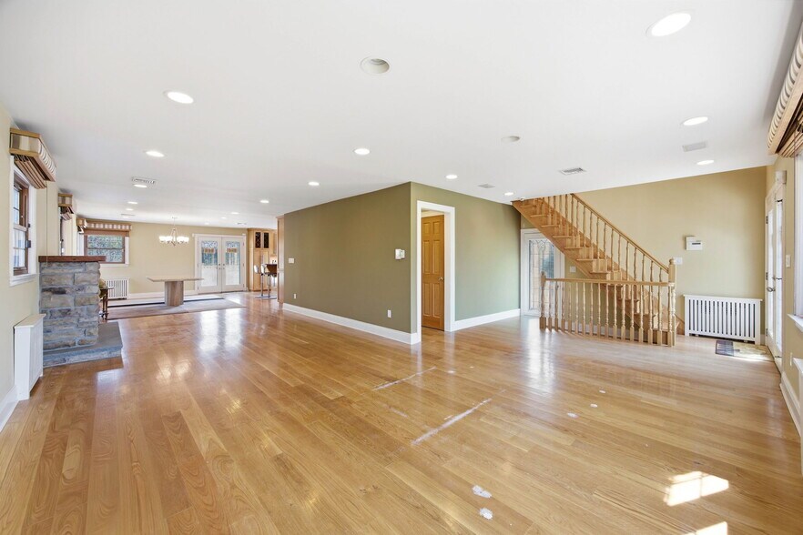 More Photos Of 9819 160th Ave, Howard Beach Apartments For Sale