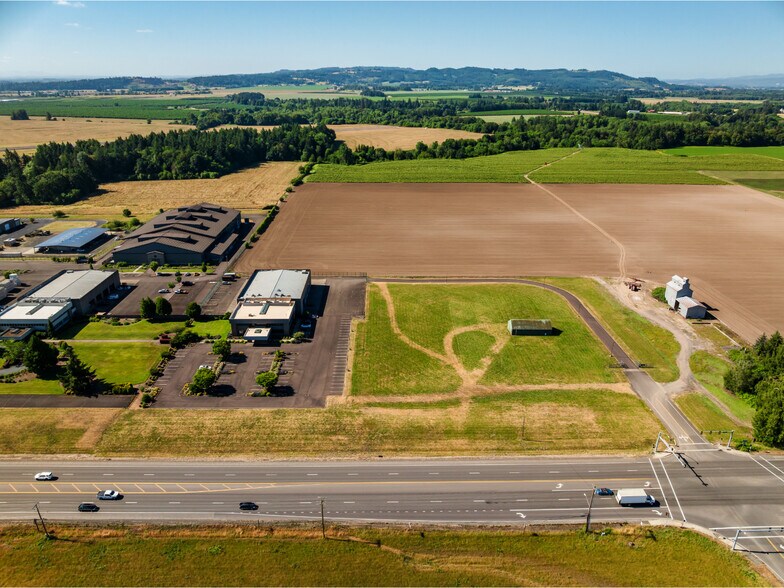 More Photos Of 3330 SE Three Mile Ln, McMinnville Light Manufacturing For Sale