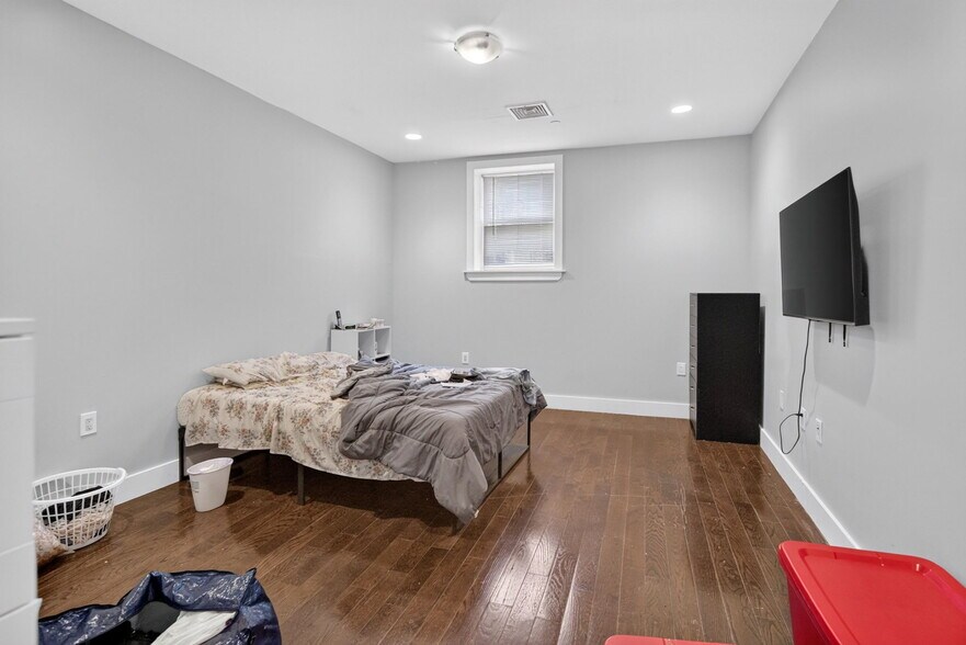 More Photos Of 83 Beaver St, Albany Apartments For Sale
