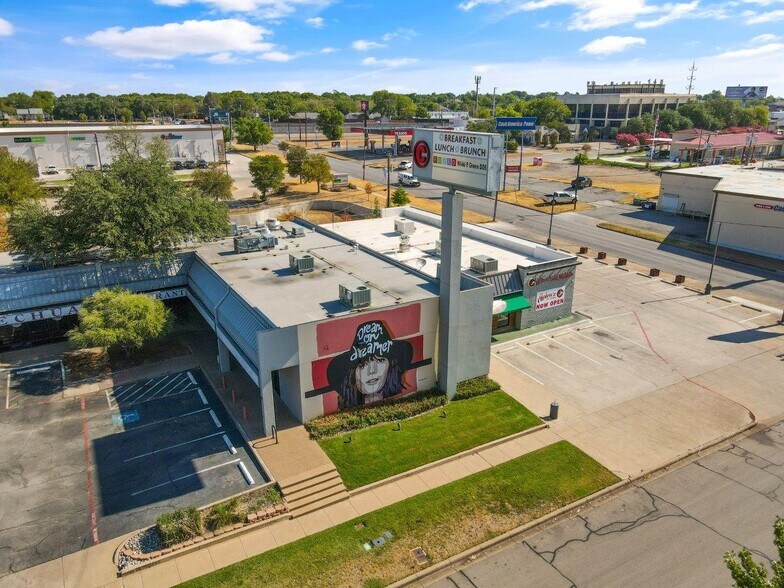 More Photos Of 5700-5730 Locke Ave, Fort Worth Unknown For Lease