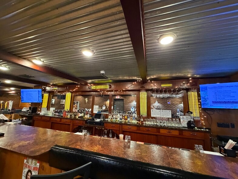 More Photos Of 617 S Washington St, New Paris Bar For Sale