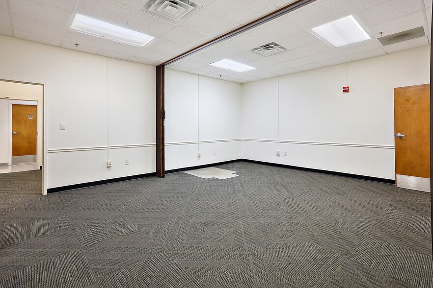 More Photos Of 711 W Main St, Leesburg Medical For Lease