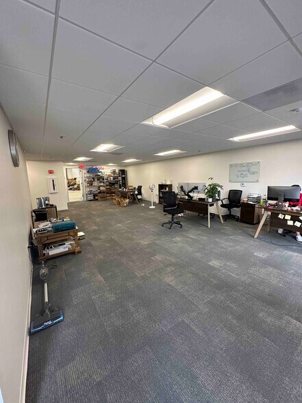 More Photos Of 330 Rancheros Dr, San Marcos Research And Development For Lease