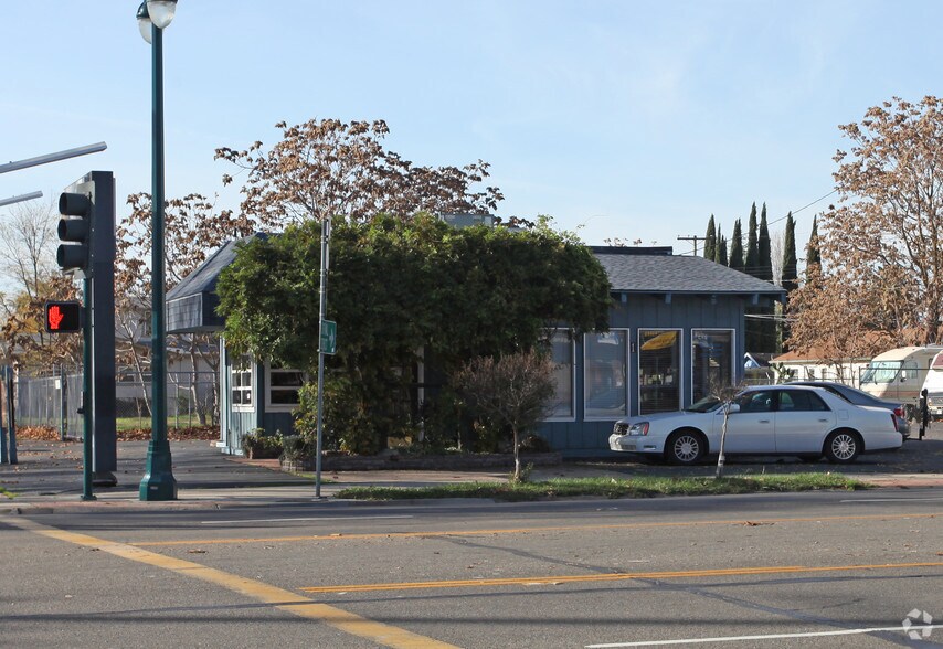 More Photos Of 1 N Cherokee Ln & 543 E Pine St, Lodi General Retail For Sale