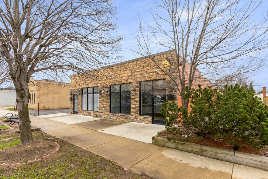 More Photos Of 25033-25037 W Warren St, Dearborn Heights Freestanding For Lease