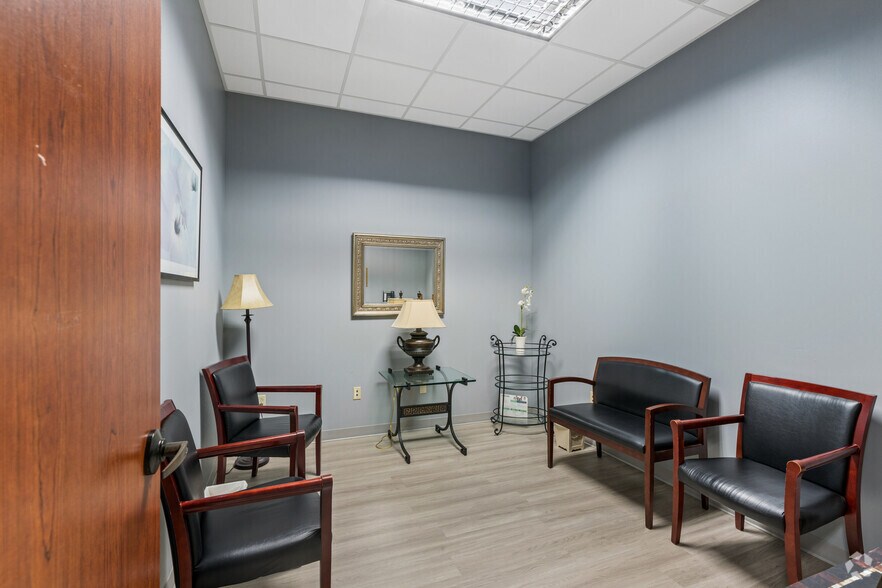 More Photos Of 17030 Red Oak Dr, Houston Medical For Sale