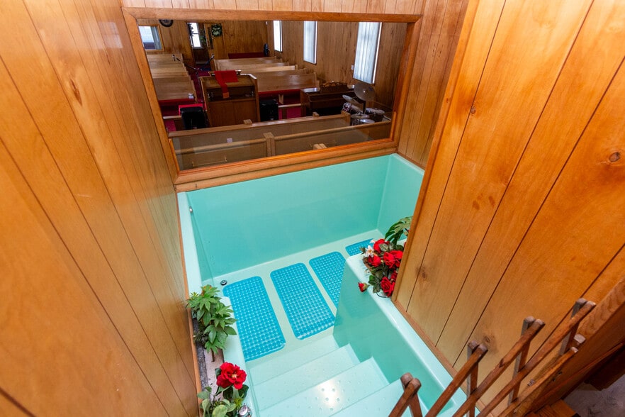 More Photos Of 1196 Joslyn Ave, Pontiac Religious Facility For Sale