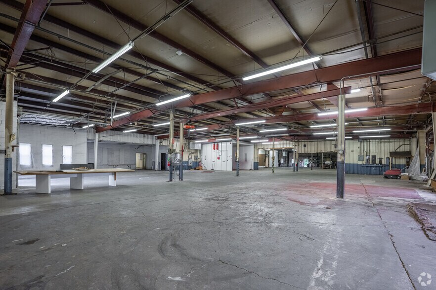 More Photos Of 500 N Bell Ave, Carnegie Warehouse For Lease