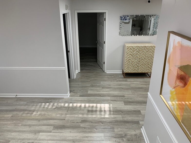 More Photos Of 875 Old Roswell Rd, Roswell Office For Sale