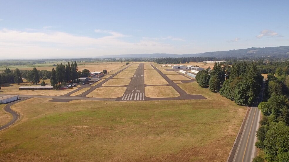 More Photos Of 34100 Skyway Dr, Scappoose Airplane Hangar For Lease