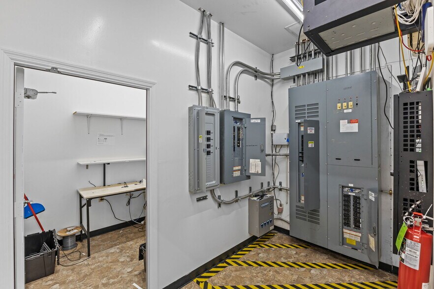 More Photos Of 1945 Kings Rd, Jacksonville Freestanding For Sale