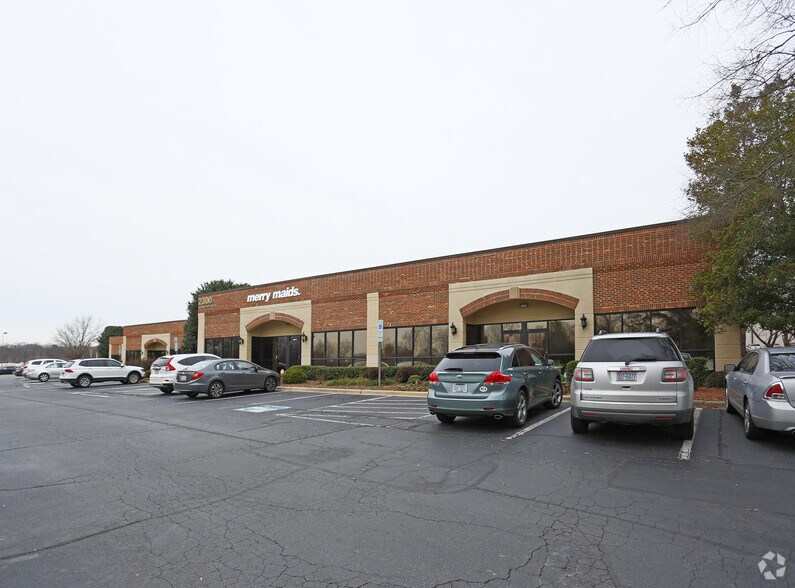 More Photos Of 2300 Sardis Rd N, Charlotte Flex For Lease