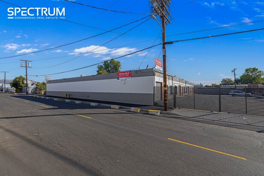 More Photos Of 7638 Deering Ave, Canoga Park Manufacturing For Sale