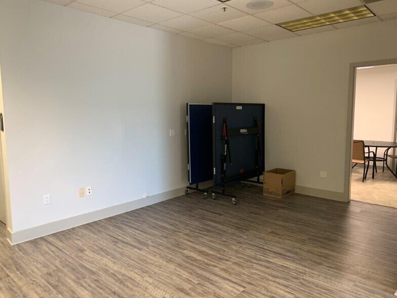 More Photos Of 415 Knollcrest Dr, Redding Office For Sale