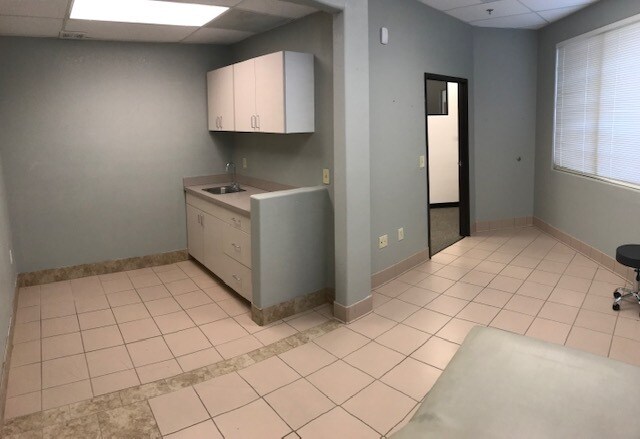 More Photos Of 198 S Coronado Dr, Sierra Vista Medical For Sale