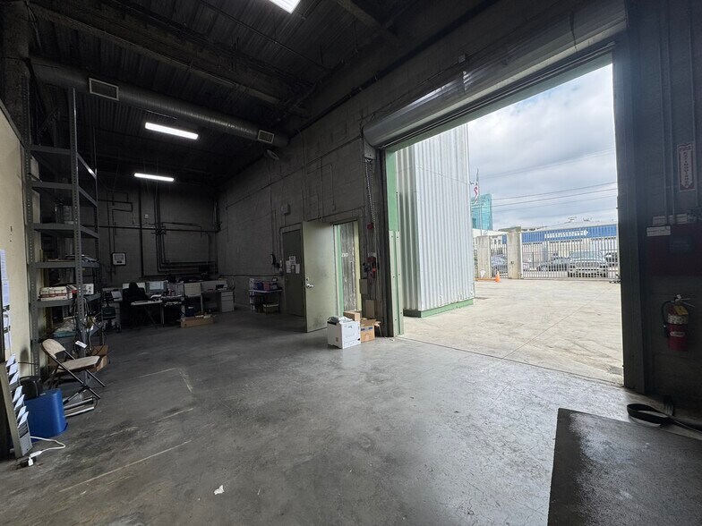 More Photos Of 2305 Federal Ave, Los Angeles Manufacturing For Lease
