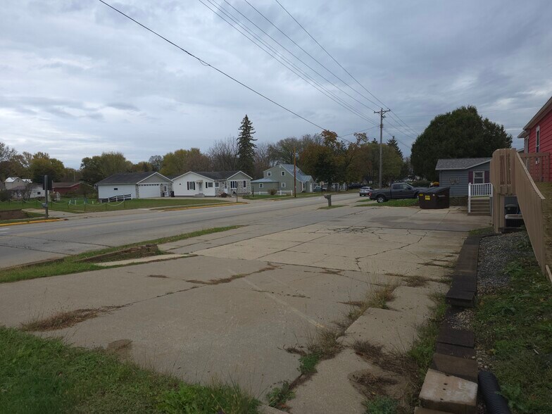 More Photos Of 711 W Montgomery St, Sparta Specialty For Sale