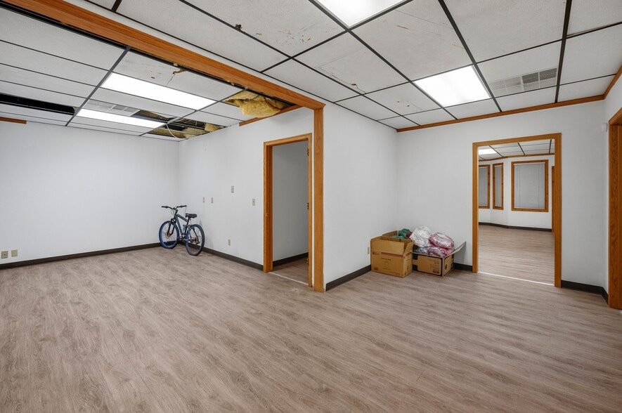 More Photos Of 162-170 W Main St, Whitewater Storefront Retail Residential For Sale