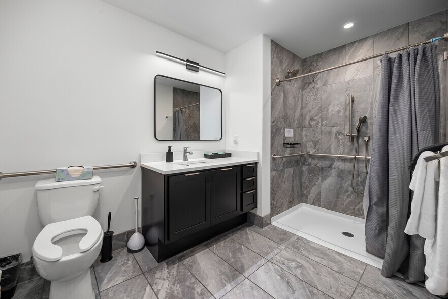 More Photos Of 419 E Market St, Sandusky Hotel For Sale