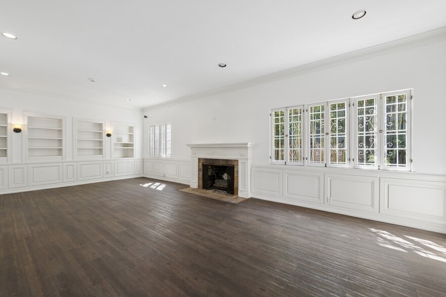 More Photos Of 4526 Wilshire Blvd, Los Angeles Office Residential For Sale