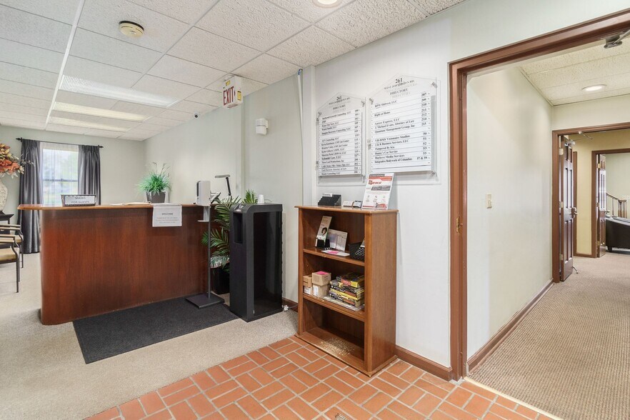 More Photos Of 261 W Johnstown Rd, Columbus Coworking Space