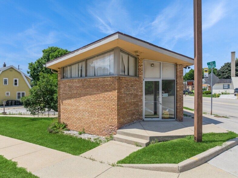 More Photos Of 8801 W National Ave, West Allis Medical For Sale