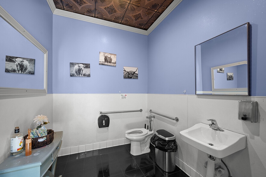 More Photos Of 4727 University Ave, San Diego Restaurant For Sale