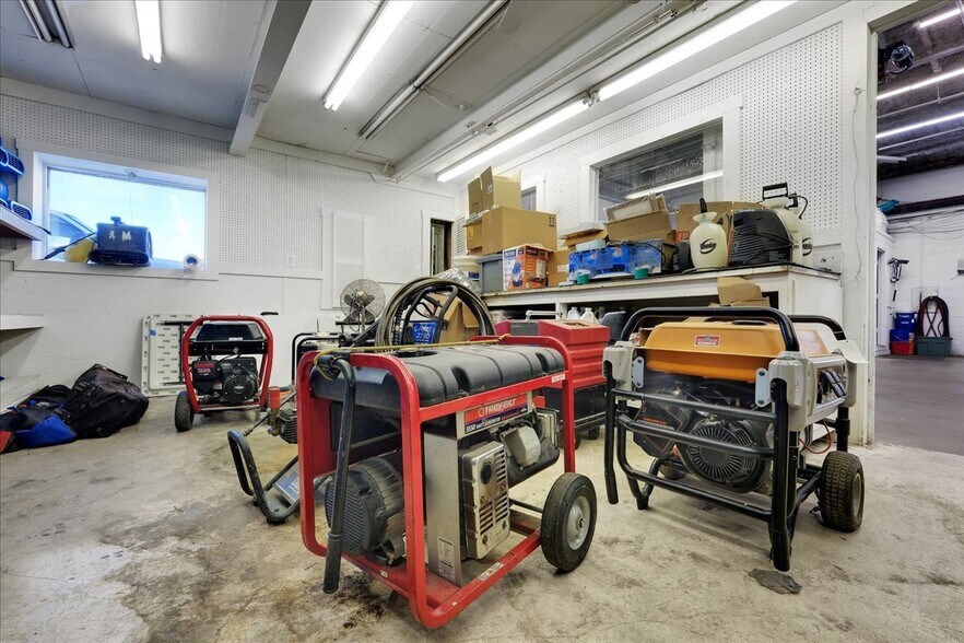 More Photos Of 1518 Petunia Ave, Louisville Warehouse For Sale