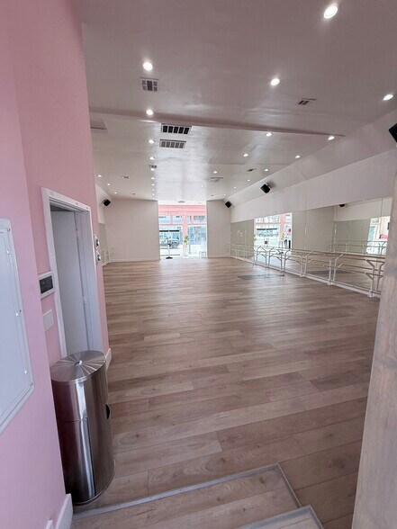 More Photos Of 1257-1261 N La Brea Ave, Los Angeles Freestanding For Lease