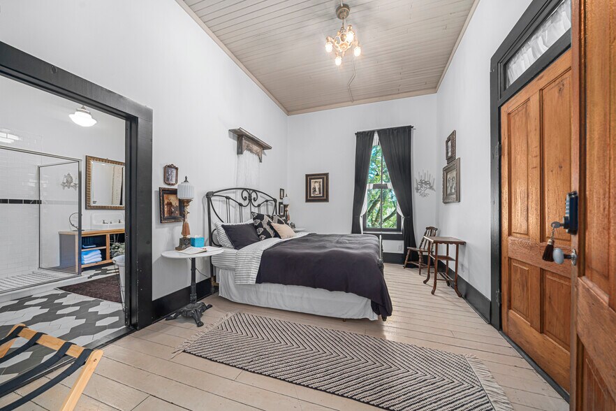More Photos Of 411 E Front Ave, Chester Hospitality For Sale