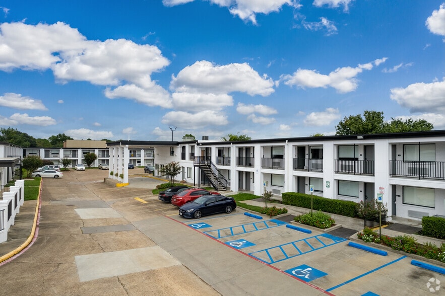 More Photos Of 16884 Northwest Fwy, Houston Hotel For Sale