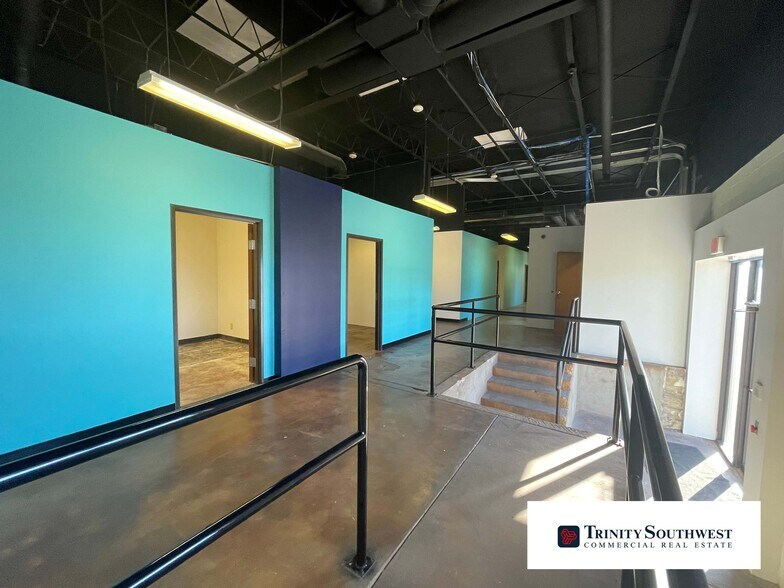 More Photos Of 122 Riveredge Dr, Dallas Distribution For Lease